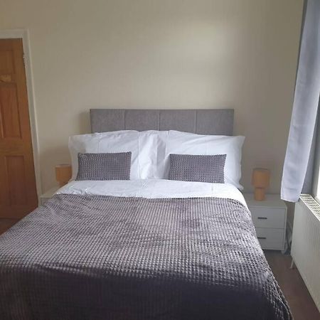 Flat C Gravesend 2 Bedroom Flat 2 Min Walk To Station & Town Centre מראה חיצוני תמונה