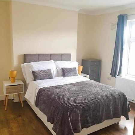 Flat C Gravesend 2 Bedroom Flat 2 Min Walk To Station & Town Centre מראה חיצוני תמונה