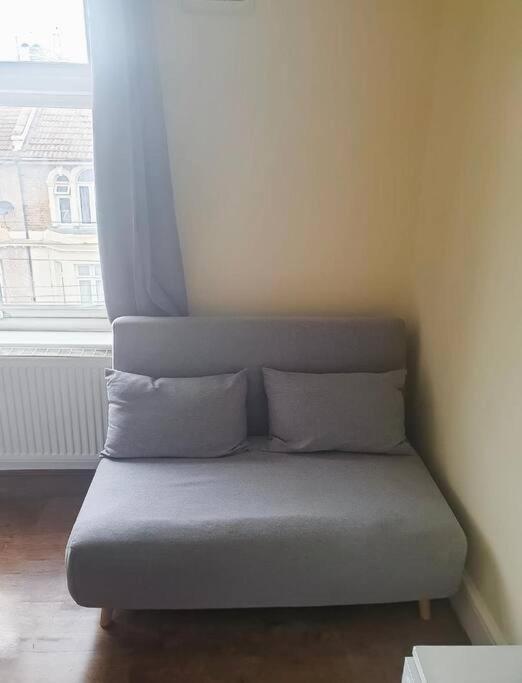 Flat C Gravesend 2 Bedroom Flat 2 Min Walk To Station & Town Centre מראה חיצוני תמונה