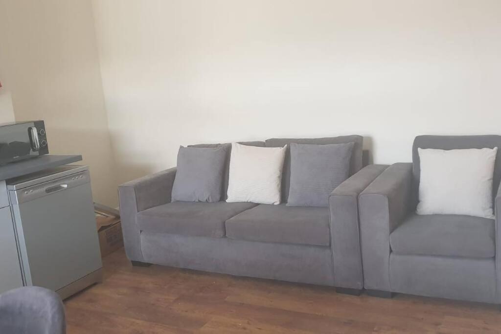 Flat C Gravesend 2 Bedroom Flat 2 Min Walk To Station & Town Centre מראה חיצוני תמונה